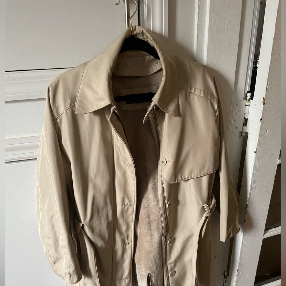 Nude Liz Claiborne belted rain jacket with fur lining.